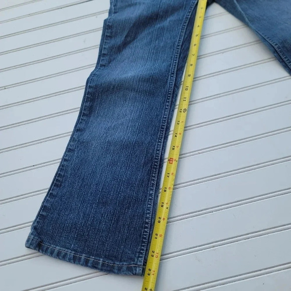 Mossimo Lauren Horowitz Junior's 3 Short Medium Wash Blue Denim Jeans 28x23 - Picture 6 of 9